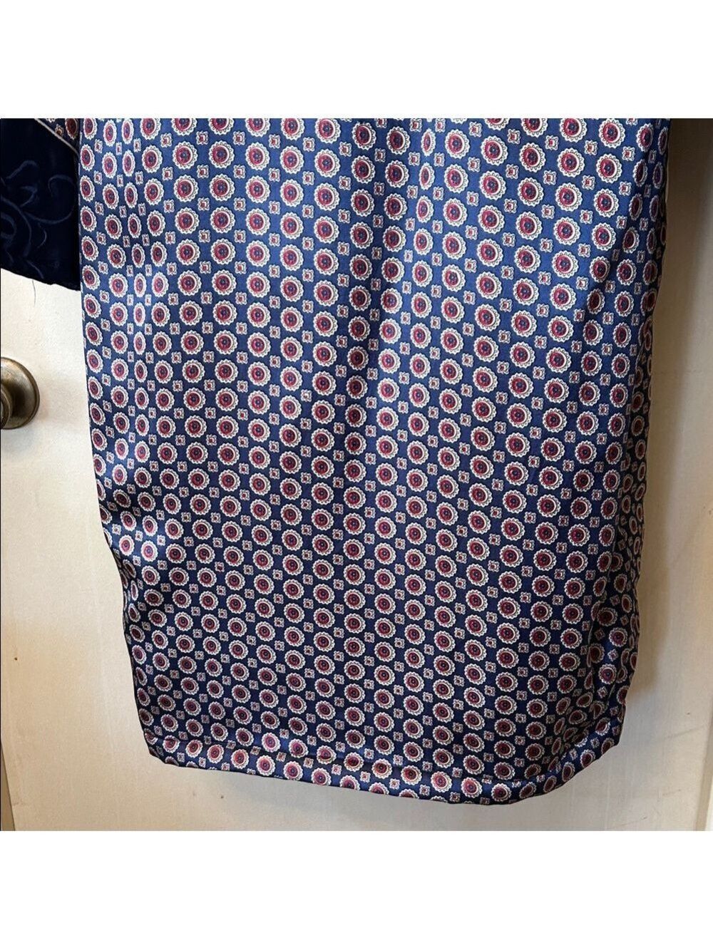 Jiangnan China Men’s Navy and Red Patterned Quilted Robe size L - Picture 10 of 12